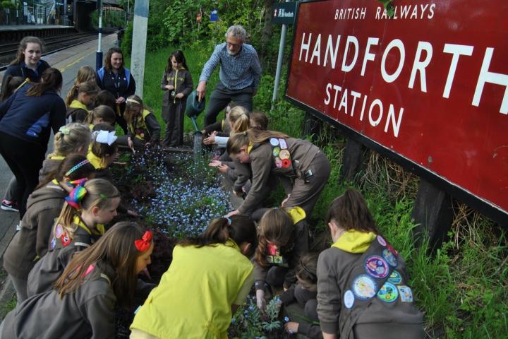Brownies get green fingers at Handforth Station